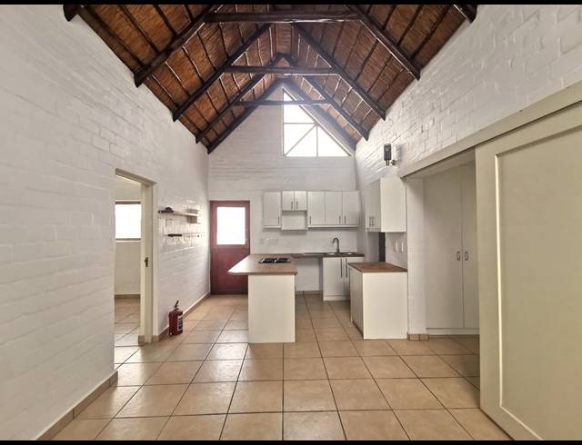 2 BEDROOM FLAT TO LET IN DWARSKERSBOS